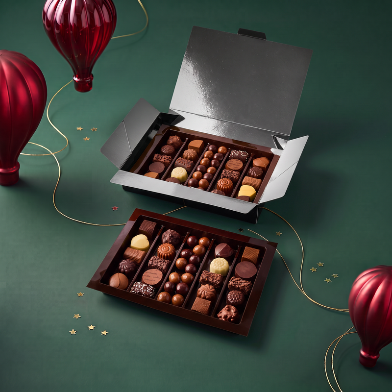 Grande Boîte de chocolats de Noël Hover